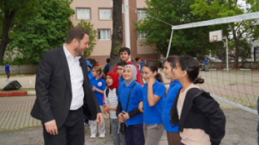 Her Okulda Birlik, Her Sofrada Kardeşlik” etkinliğimizin 5. durağında İmam Hatip Ortaokulumuzda kıymetli öğrencilerimizle bir araya geldik.