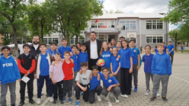 Her Okulda Birlik, Her Sofrada Kardeşlik” etkinliğimizin 5. durağında İmam Hatip Ortaokulumuzda kıymetli öğrencilerimizle bir araya geldik.