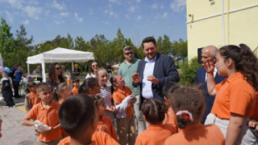 “Her Okulda Birlik, Her Sofrada Kardeşlik” etkinliğimizin ikinci durağında 19 Evler İlkokulumuzda kıymetli öğrencilerimizle bir araya geldik.