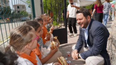 “Her Okulda Birlik, Her Sofrada Kardeşlik” etkinliğimizin ikinci durağında 19 Evler İlkokulumuzda kıymetli öğrencilerimizle bir araya geldik.