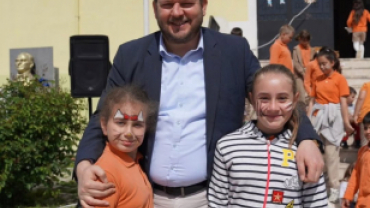 “Her Okulda Birlik, Her Sofrada Kardeşlik” etkinliğimizin ikinci durağında 19 Evler İlkokulumuzda kıymetli öğrencilerimizle bir araya geldik.
