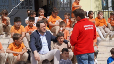 “Her Okulda Birlik, Her Sofrada Kardeşlik” etkinliğimizin ikinci durağında 19 Evler İlkokulumuzda kıymetli öğrencilerimizle bir araya geldik.