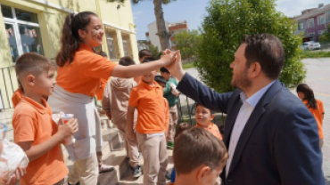 “Her Okulda Birlik, Her Sofrada Kardeşlik” etkinliğimizin ikinci durağında 19 Evler İlkokulumuzda kıymetli öğrencilerimizle bir araya geldik.