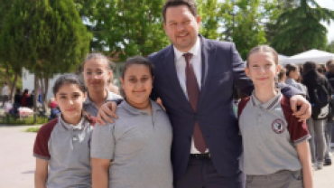 “Her Okulda Birlik, Her Sofrada Kardeşlik” projemizin 7. ve son durağında Atatürk Ortaokulumuzda kıymetli öğrencilerimizle bir araya geldik.