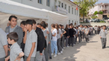 “Her Okulda Birlik, Her Sofrada Kardeşlik” projemizin 7. ve son durağında Atatürk Ortaokulumuzda kıymetli öğrencilerimizle bir araya geldik.