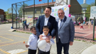İbrahim Dalkılıç İlkokulu tarafından düzenlenen Lezzet Kermesi ve Çocuk Şenliği programına katılarak öğrencilerimizin, öğretmenlerimizin ve velilerimizin bir araya geldik.