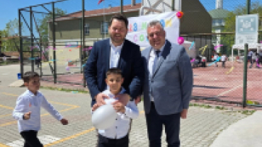 İbrahim Dalkılıç İlkokulu tarafından düzenlenen Lezzet Kermesi ve Çocuk Şenliği programına katılarak öğrencilerimizin, öğretmenlerimizin ve velilerimizin bir araya geldik.