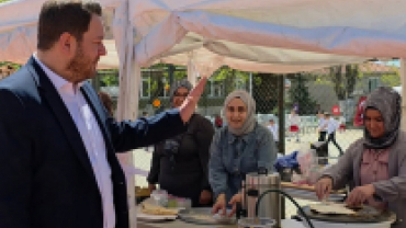 İbrahim Dalkılıç İlkokulu tarafından düzenlenen Lezzet Kermesi ve Çocuk Şenliği programına katılarak öğrencilerimizin, öğretmenlerimizin ve velilerimizin bir araya geldik.