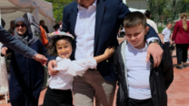 İbrahim Dalkılıç İlkokulu tarafından düzenlenen Lezzet Kermesi ve Çocuk Şenliği programına katılarak öğrencilerimizin, öğretmenlerimizin ve velilerimizin bir araya geldik.