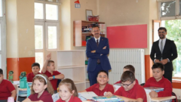 İlköğretim Haftası dolayısıyla düzenlenen kutlama programı gerçekleştirildi.
