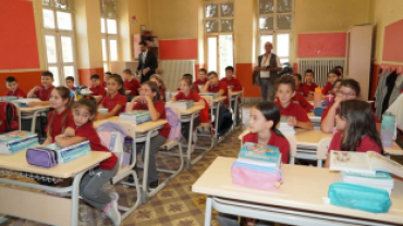 İlköğretim Haftası dolayısıyla düzenlenen kutlama programı gerçekleştirildi.