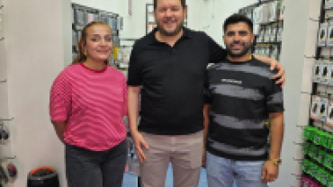 Ahmet kardeşimize ve ailesine bol ve bereketli kazançlar diliyor, Cep Stili’nin ilçemize hayırlı olmasını temenni ediyorum.