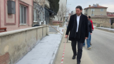 İlçemizin cadde ve sokaklarını daha modern, güvenli ve kullanışlı hale getirmek için ekiplerimiz aralıksız çalışmaya devam ediyor.