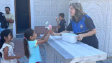 İlçemizdeki Camilerde Yaz Kur’an kurslarında eğitim gören öğrencilerimizi ziyaret ederek kendilerine dondurma ikramında bulunduk.