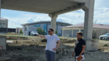 İlçemize kazandırdığımız Yarı Olimpik Kapalı Yüzme Havuzumuzdaki çalışmaları, Fen İşleri Müdürümüz ve inşaat mühendisimiz ile birlikte yerinde inceledik.