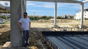 İlçemize kazandırdığımız Yarı Olimpik Kapalı Yüzme Havuzumuzdaki çalışmaları, Fen İşleri Müdürümüz ve inşaat mühendisimiz ile birlikte yerinde inceledik.