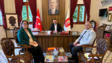 Kırklareli İl Sağlık Müdürümüz, değerli hemşehrimiz Sayın Çiğdem Cerit’i, Başkan Yardımcımız Serhat Özgen ile birlikte belediyemizde misafir ettik.