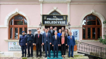 Kırklareli Valimiz Sayın Uğur Turan, Pınarhisar Kaymakamımız Sayın Enver Özderin, Kırklareli Üniversitesi Rektörümüz Sayın Prof. Dr. Rengin Ak ve kıymetli akademisyenlerimizi belediyemizde ağırlamaktan büyük memnuniyet duyduk.