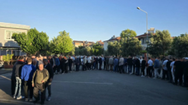 Kurban Bayramı namazımızı 5 Yol Camii’nde hemşehrilerimizle birlikte eda ettik.