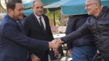 Hemşehrilerimizin hal ve hatırlarını sorduk, çalışmalarında kolaylık ve bereketli kazançlar diledik.