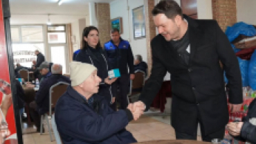 Miraç Kandili Münasebetiyle Hemşehrilerimize Kandil simiti ikramında bulunduk.