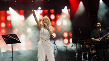 Festivalimizin son gününde, güçlü sesi ve muhteşem yorumuyla sahnemize renk katan kıymetli sanatçımız Ömür Gedik’i hemşehrilerimizle buluşturduk.