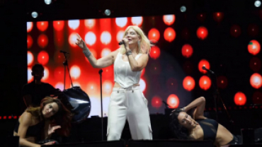 Festivalimizin son gününde, güçlü sesi ve muhteşem yorumuyla sahnemize renk katan kıymetli sanatçımız Ömür Gedik’i hemşehrilerimizle buluşturduk.