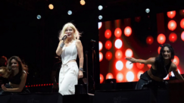 Festivalimizin son gününde, güçlü sesi ve muhteşem yorumuyla sahnemize renk katan kıymetli sanatçımız Ömür Gedik’i hemşehrilerimizle buluşturduk.