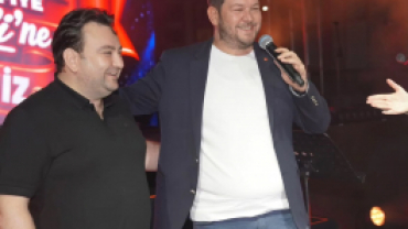 Festivalimizin son gününde, güçlü sesi ve muhteşem yorumuyla sahnemize renk katan kıymetli sanatçımız Ömür Gedik’i hemşehrilerimizle buluşturduk.