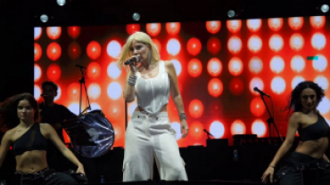 Festivalimizin son gününde, güçlü sesi ve muhteşem yorumuyla sahnemize renk katan kıymetli sanatçımız Ömür Gedik’i hemşehrilerimizle buluşturduk.