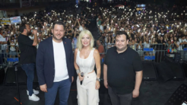 Festivalimizin son gününde, güçlü sesi ve muhteşem yorumuyla sahnemize renk katan kıymetli sanatçımız Ömür Gedik’i hemşehrilerimizle buluşturduk.