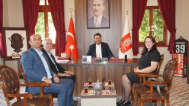 Pınarhisar Devlet Hastanesi Başhekimi Dr. Fatih Öz ve Hastane Müdür Yardımcısı Recep Yüksel ile birlikte bizleri ziyaret etti.