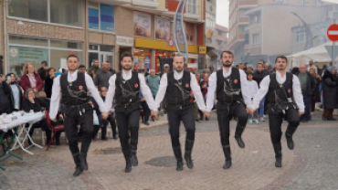 Pınarhisar Karadenizliler Derneğimizin düzenlemiş olduğu Karadeniz’in coşkusunu, dayanışmanın ve kardeşliğin en güzel halini yaşadığımız Hamsi Festivali’nin son gününde hemşehrilerimizle bir aradaydık.