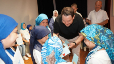 Kur’an Kursu Yaz Dönemi Kapanış Programı’na katılarak öğrencilerimizin heyecanına, ailelerin gururuna ortak olduk.