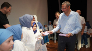 Kur’an Kursu Yaz Dönemi Kapanış Programı’na katılarak öğrencilerimizin heyecanına, ailelerin gururuna ortak olduk.