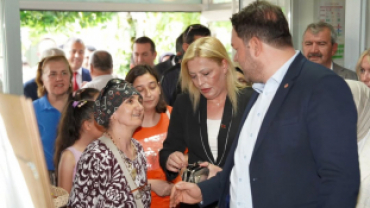 Pınarhisar Halk Eğitimi Merkezi tarafından düzenlenen yıl sonu sergisine katılım sağladık.