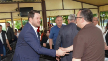 Kurban Bayramı dolayısıyla ilçemiz Ali Özer Parkı’nda düzenlenen bayramlaşma programına katılım sağladık.
