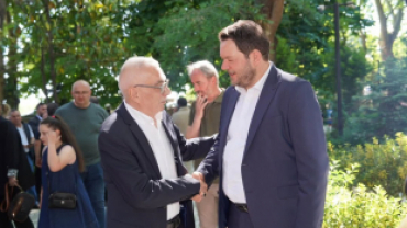 Kurban Bayramı dolayısıyla ilçemiz Ali Özer Parkı’nda düzenlenen bayramlaşma programına katılım sağladık.