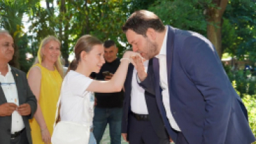 Kurban Bayramı dolayısıyla ilçemiz Ali Özer Parkı’nda düzenlenen bayramlaşma programına katılım sağladık.