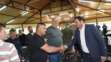 Kurban Bayramı dolayısıyla ilçemiz Ali Özer Parkı’nda düzenlenen bayramlaşma programına katılım sağladık.