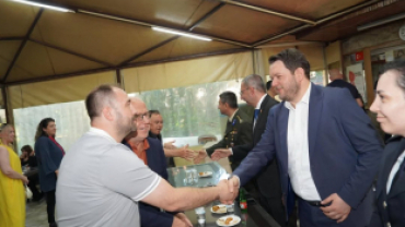 Kurban Bayramı dolayısıyla ilçemiz Ali Özer Parkı’nda düzenlenen bayramlaşma programına katılım sağladık.