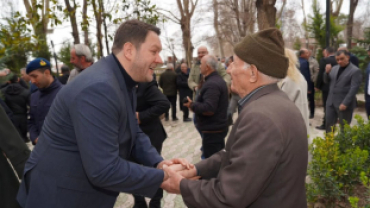 Bayramlar, kardeşlik ve dayanışmamızı güçlendirdiğimiz, kırgınlıkları ve dargınlıkları bir kenara bıraktığımız özel günlerdir.
