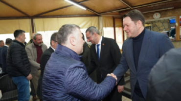 Bayramlar, kardeşlik ve dayanışmamızı güçlendirdiğimiz, kırgınlıkları ve dargınlıkları bir kenara bıraktığımız özel günlerdir.