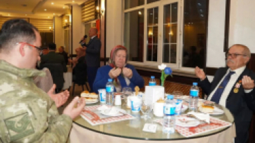 Rabbim tutmuş olduğumuz oruçlarımızı ve ibadetlerimizi kabul etsin.