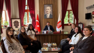 Pınarhisar Mesleki ve Teknik Anadolu Lisesi 11/C sınıfı öğrencilerimizi ve Çocuk Gelişimi Öğretmeni Sibel Altın’ı belediyemizde misafir ettik.