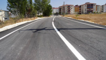 Pınarhisar’ımızda trafik güvenliğini artırmak, yollarımızı daha düzenli ve güvenli hale getirmek amacıyla ilçe genelinde yol çizgi çalışmalarımızı gerçekleştirdik.