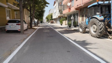 Pınarhisar’ımızda trafik güvenliğini artırmak, yollarımızı daha düzenli ve güvenli hale getirmek amacıyla ilçe genelinde yol çizgi çalışmalarımızı gerçekleştirdik.