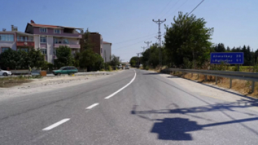 Pınarhisar’ımızda trafik güvenliğini artırmak, yollarımızı daha düzenli ve güvenli hale getirmek amacıyla ilçe genelinde yol çizgi çalışmalarımızı gerçekleştirdik.