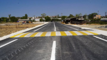 Pınarhisar’ımızda trafik güvenliğini artırmak, yollarımızı daha düzenli ve güvenli hale getirmek amacıyla ilçe genelinde yol çizgi çalışmalarımızı gerçekleştirdik.