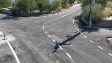 Pınarhisar’ımızda trafik güvenliğini artırmak, yollarımızı daha düzenli ve güvenli hale getirmek amacıyla ilçe genelinde yol çizgi çalışmalarımızı gerçekleştirdik.